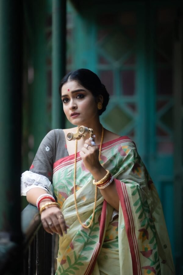 Charu o Lata (Premium)