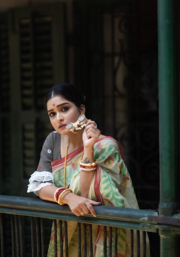Charu o Lata (Premium)